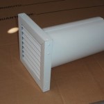 Grelha de ventilação para furo redondo de todos os diâmetros, acabamento externo quadrado.