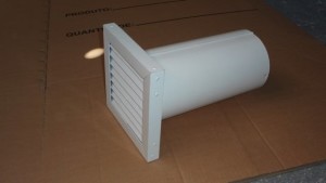 Grelha de ventilação para furo redondo de todos os diâmetros, acabamento externo quadrado.